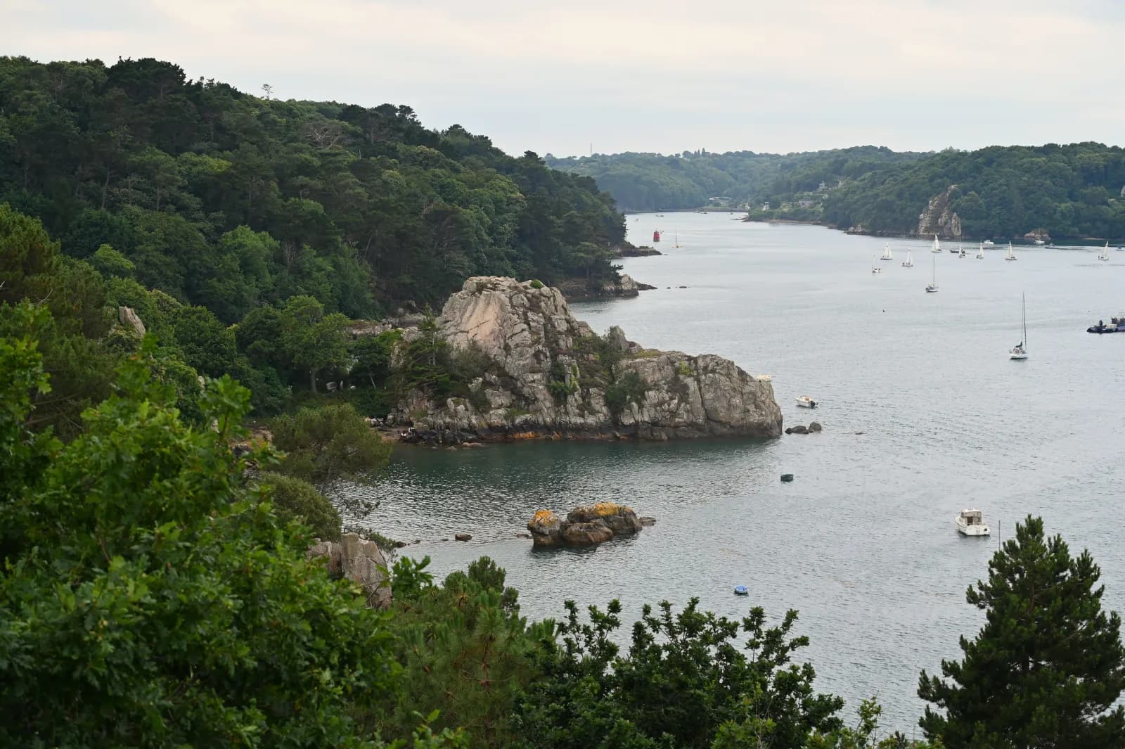 Sentier des douaniers sur la Côte de Granit Rose